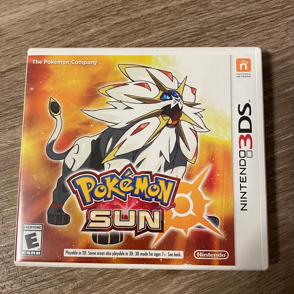 Pokémon Sun Nintendo 3DS Game and Case